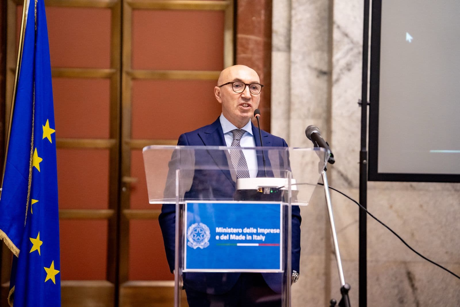 Adolfo Urso, Minister of Enterprise and Made in Italy, speaking at the meeting.