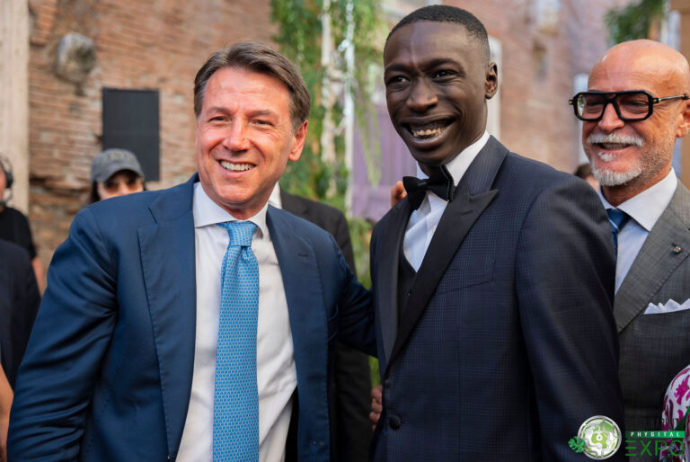 Giuseppe Conte con Khaby Lame